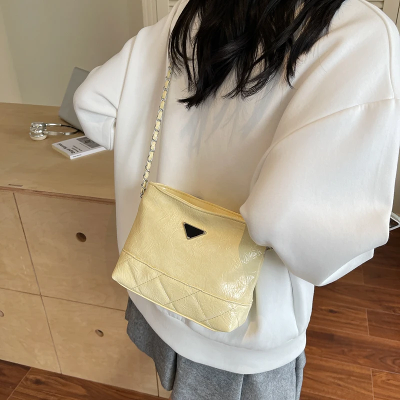 Modna damska skórzana torebka elegancka luksusowa torba na ramię klasyczna designerska listonoszka do stylowego wyglądu