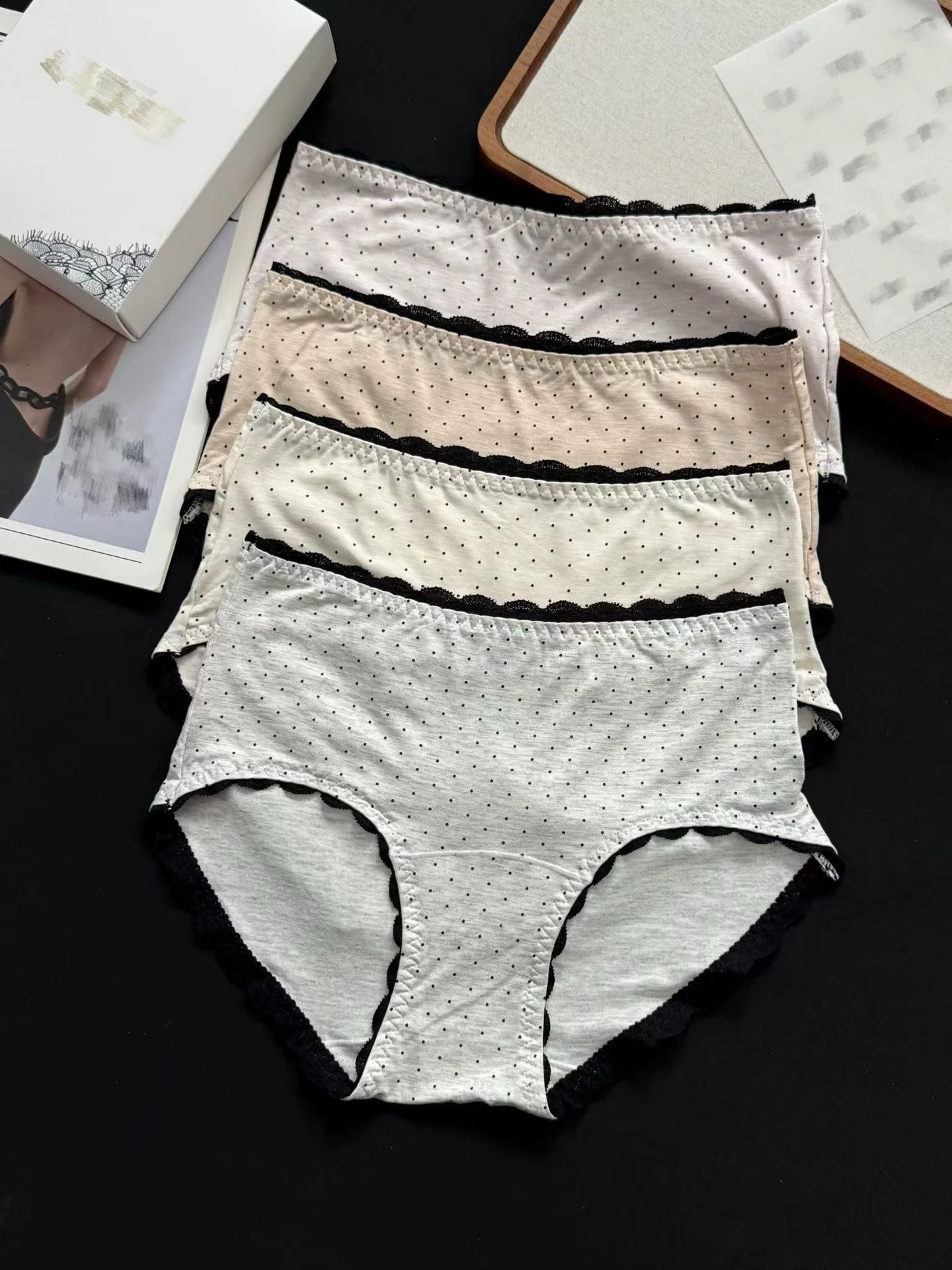 

Ретро-трусики в горошек из шелка с кружевом, женские, комфортные, приятные к коже, со средней посадкой, для создания образа Pure Desire