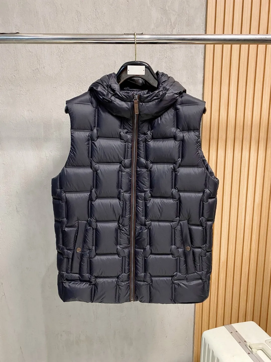 

Faionable Casual Men's down Jaet Hooded Busin Sle White Goose Feather Vest Stand Fit Zipper Closure Color