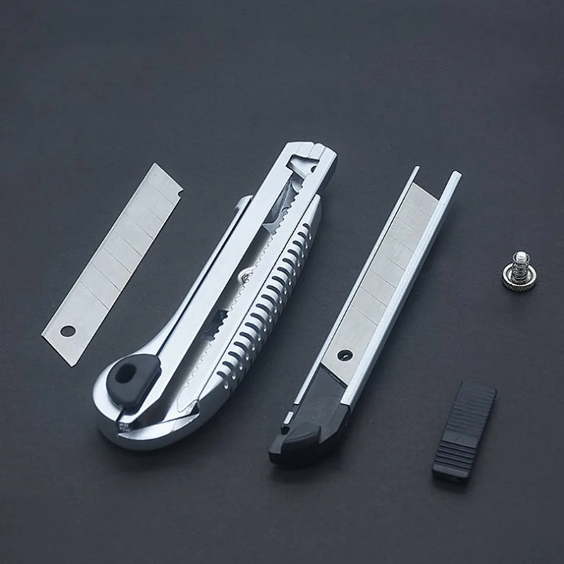 High Quality Retractable Blade Knife Pocket Utility Knife Plastic Shell SK5 Blades 18Mm Sharp Cutting Tool Cutter