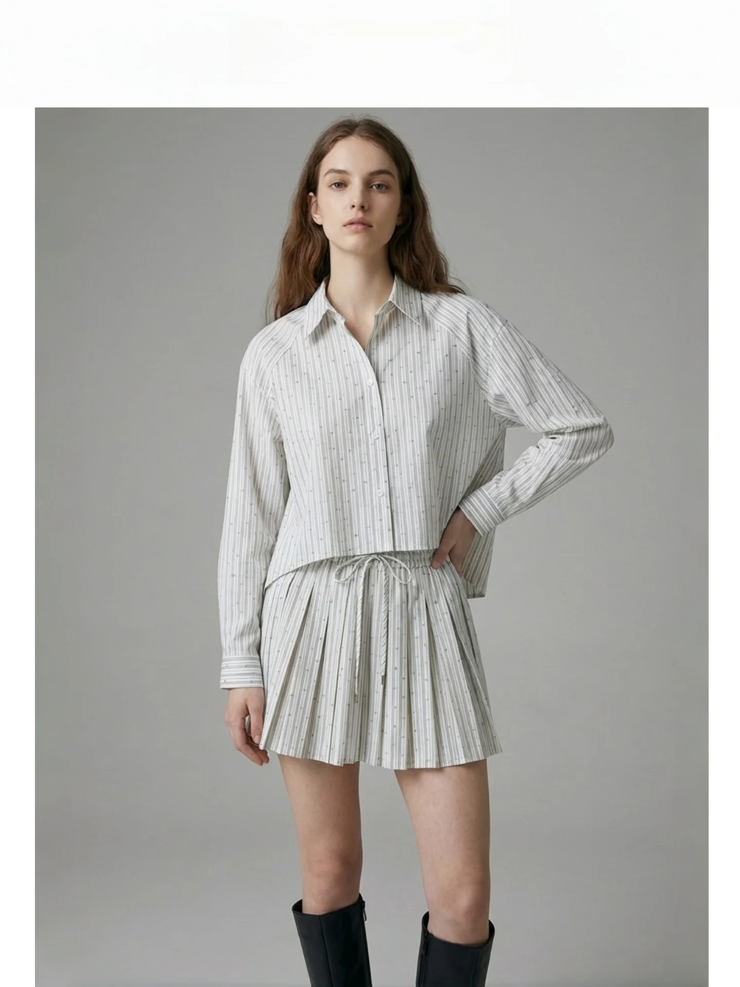 

Женский комплект из двух предметов: полосатая юбка-миди с поясом для коррекции фигуры и жилет с пайетками, хлопковый, с длинными рукавами, деловой стиль