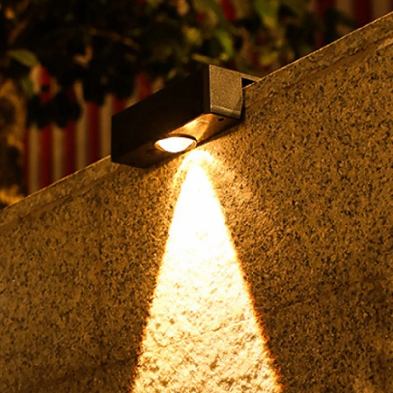 โคมไฟติดผนังข้างถนนลานและ LED พลังงานแสงอาทิตย์กันน้ำไฟประดับรั้วสำหรับสวนแสงแดด lampu tenaga Surya กลางแจ้งใหม่