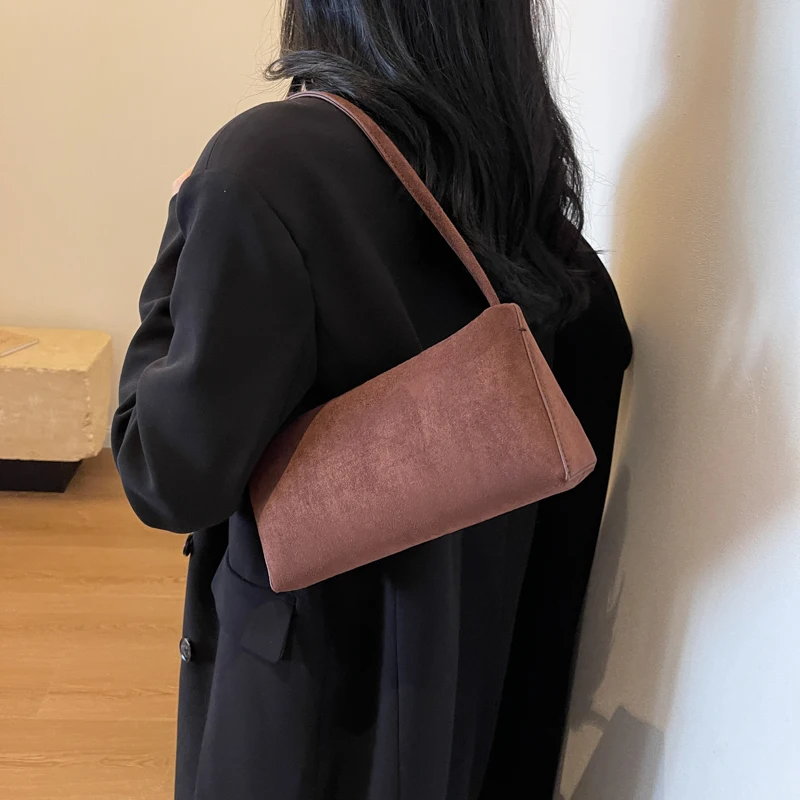 حقيبة كتف نسائية صغيرة من جلد البولي يوريثان من Leftside 2025 شتاء بسيط بمقبض قصير حقيبة كروس فاخرة مصممة حقائب يد عصرية