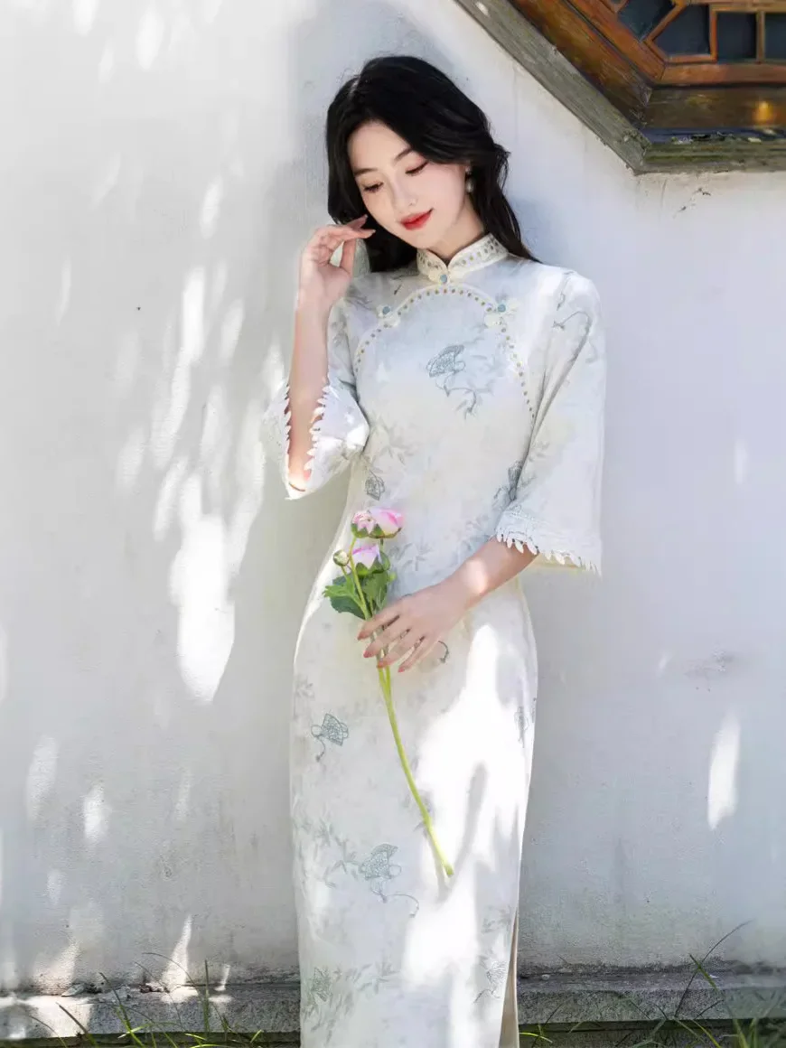 

Новинка осени 2024, бархатное платье Ципао средней длины с ромбовидным принтом и вышивкой, с перевернутым большим рукавом, в стиле ретро