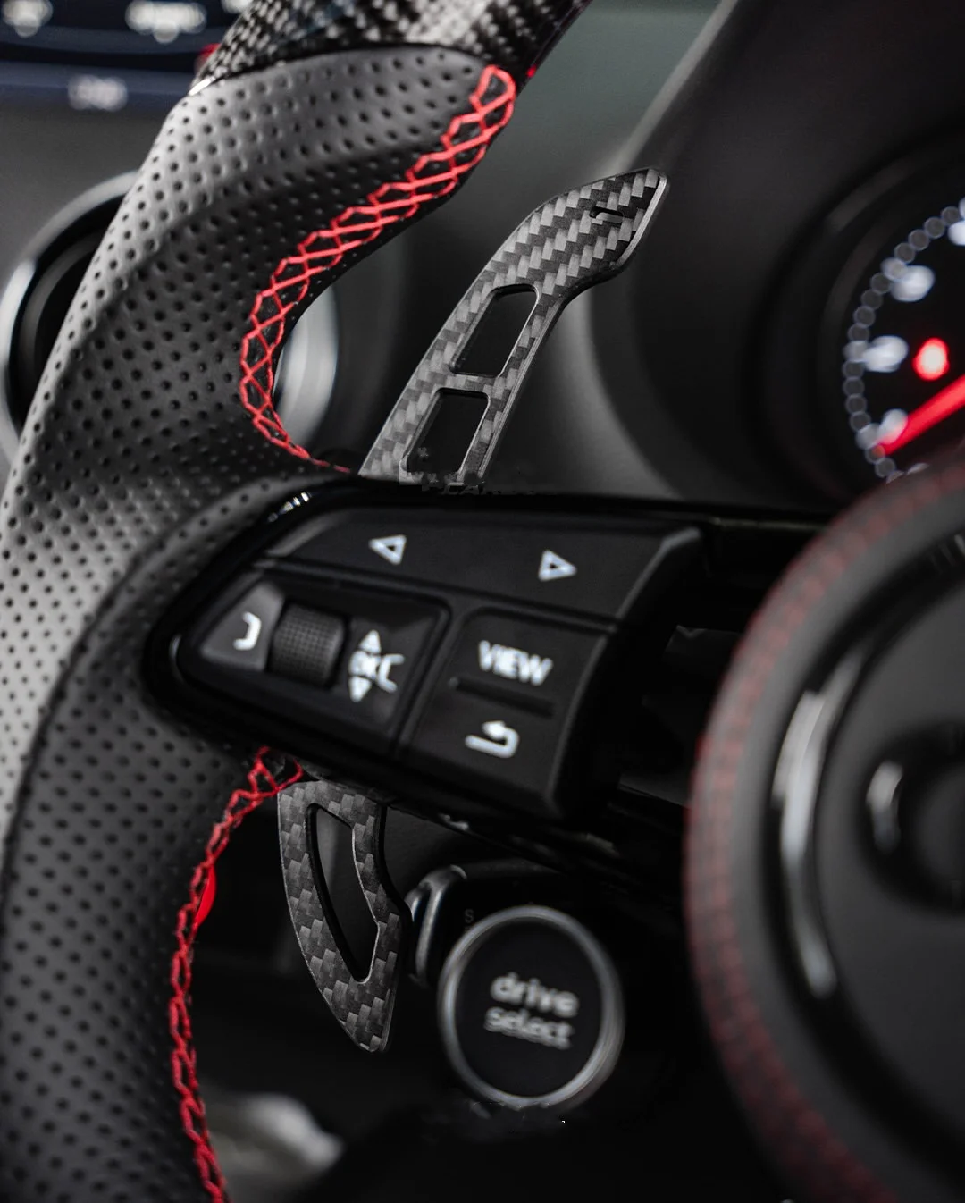 عجلة قيادة مسطحة القاع من الكربون الجاف R8 forA3 A4 A5 A6 S3 S4 RS3 RS5 Q5 TT - عجلة تحديثية الأداء مخصصة