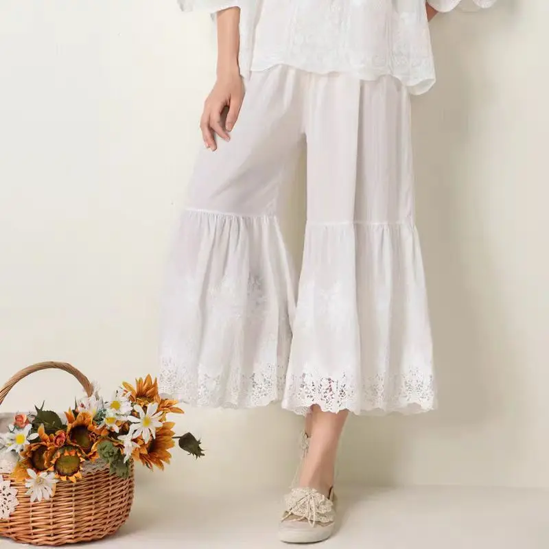 Nieuwe Japanse stijl Mori Girl zoete wijde broek Veelzijdige cropped broek Elastische taille Losse patchwork Wateroplosbare borduurwerk uitlopende broek