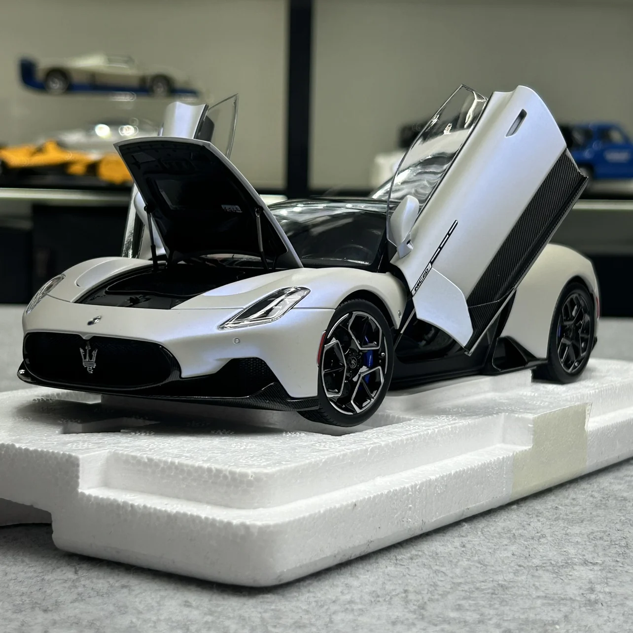 BBR 1:18 MC20 2020 Regular Version Simulation Limited Edition All Open Alloy Metal Static Car Model Toy Gift