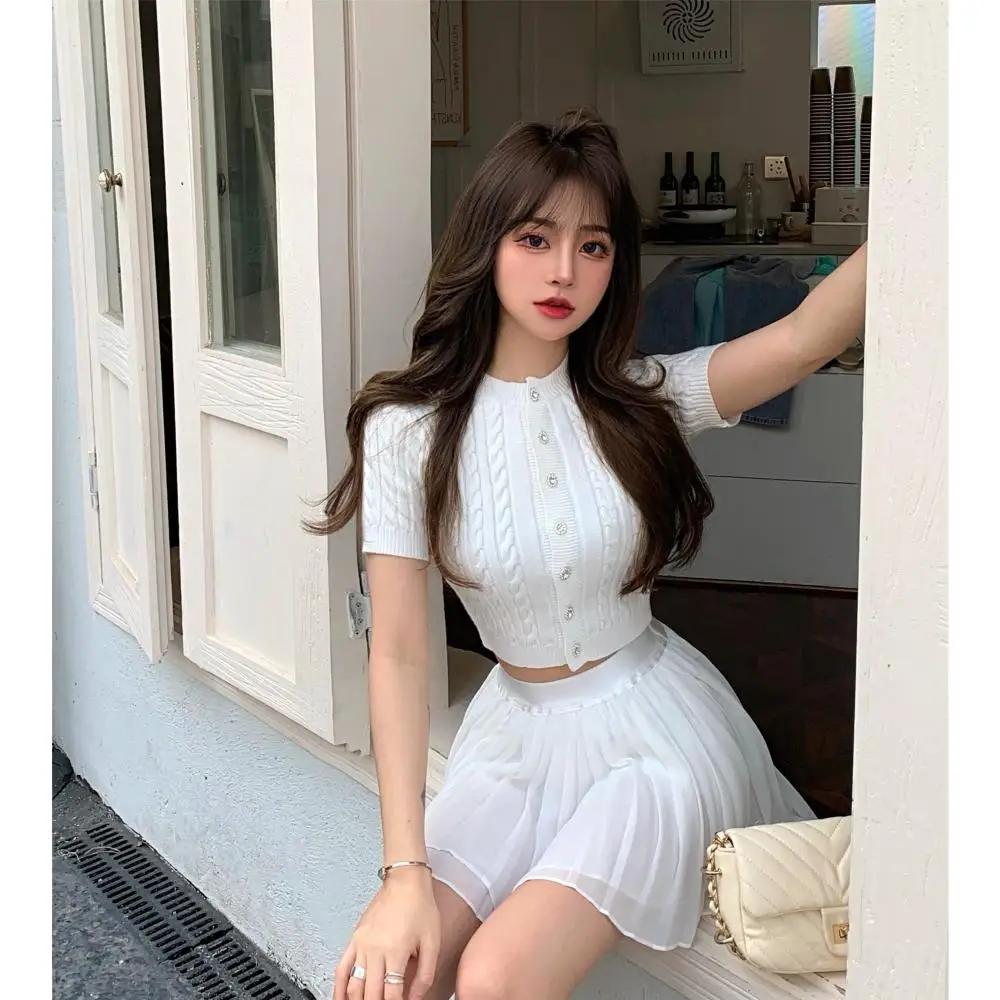 Make firm offers fashion knitting dew navel shirt with short sleeves women take a pleated high-waisted short skirts tide