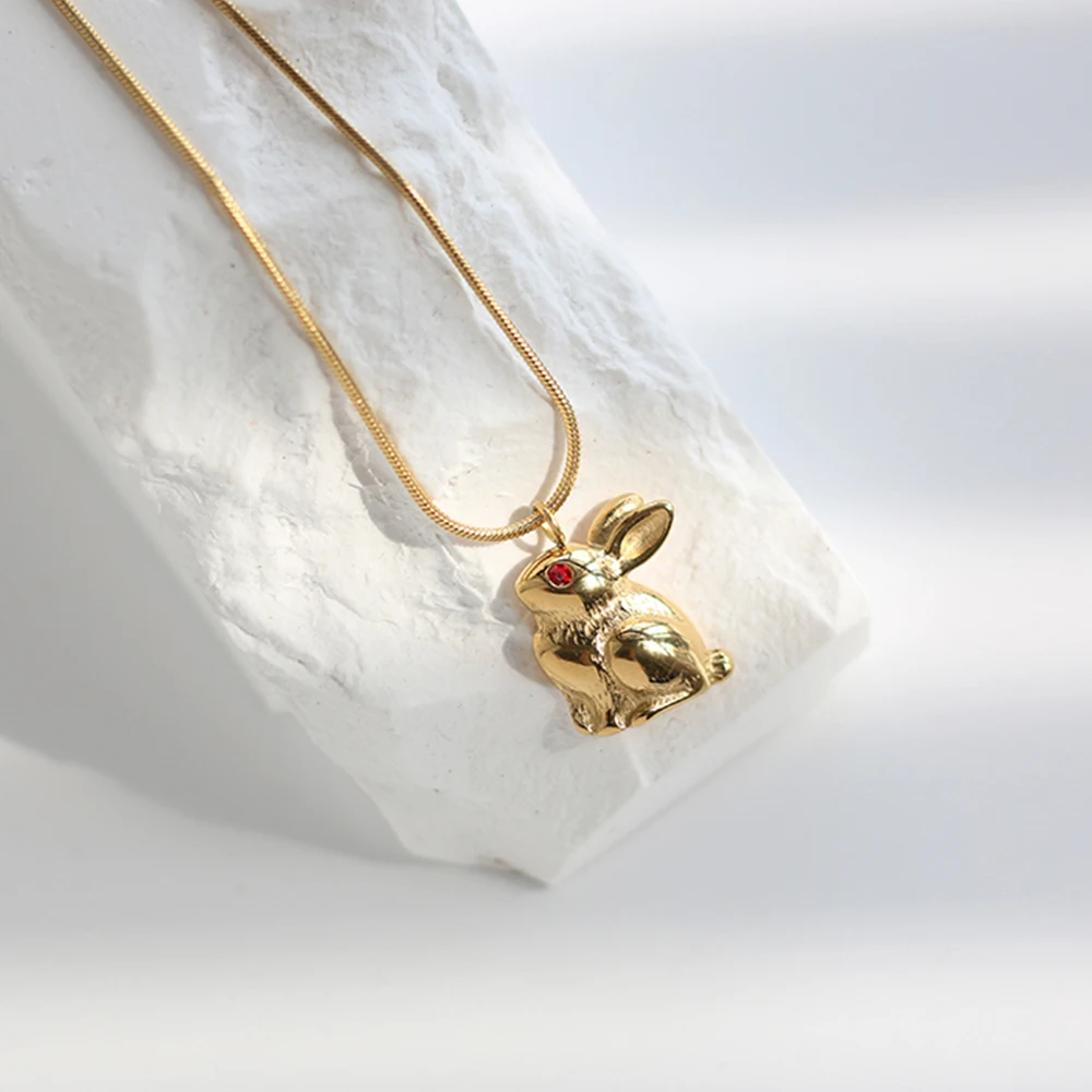 Stainless Steel Plated 18k Gold Color Luxury Cute Rabbit Necklace Women Clavicle Chain Snake Bone Choker Red Eye Pendant Jewelry