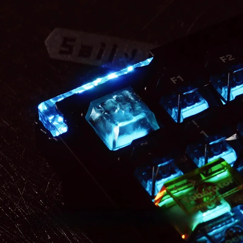 

Ice crystal Keycaps Semi-transparent Customised Resin Personalised Handmade Original 6.25u Keycaps for Mechanical Keyboard