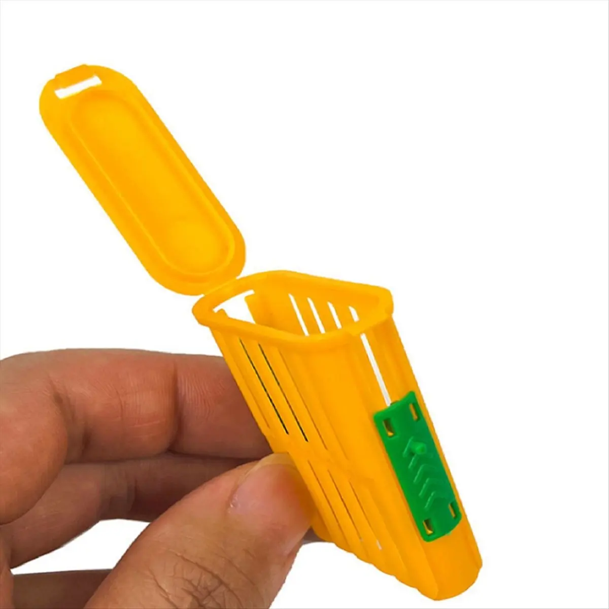 AA83 New Queen Bee Cage Beekeeper Plastic Bee Isolator Clip Beekeeper Breeding Tools for Indoor & Outdoor Use