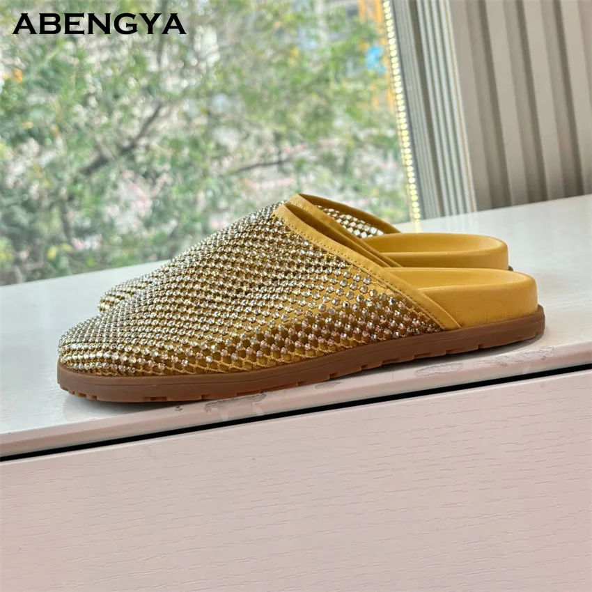 

2026 Дизайнерские тапочки на плоской подошве с кристаллами, женские сабо с запахом на носке, пляжные шлепанцы, летняя повседневная обувь для отдыха, женские полутапочки