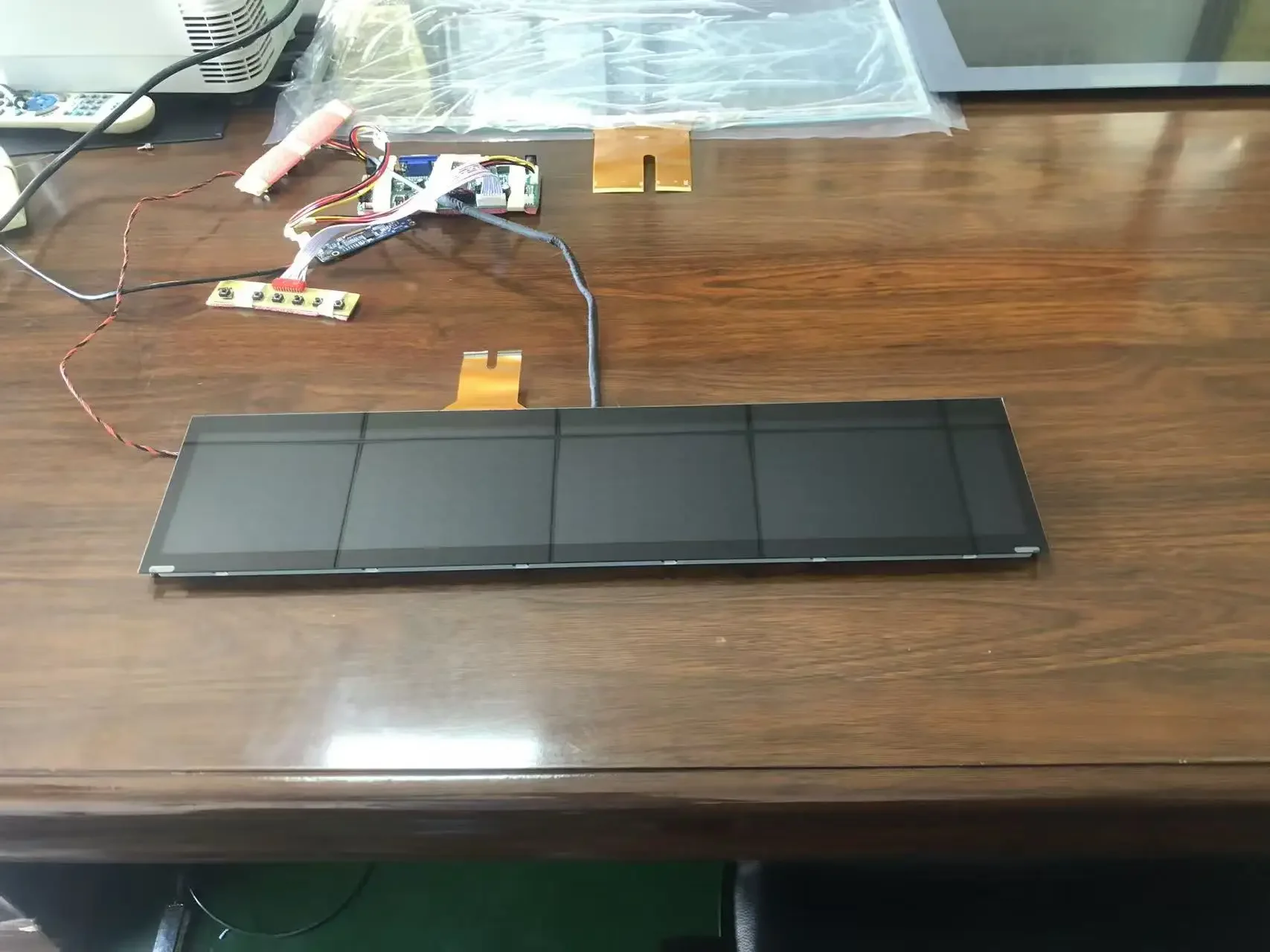 19.1-Inch TFT Bar LCD Screen with PCAP TOUCH  Wall Hanging Advertising Machine for Subway Transportation Super Container