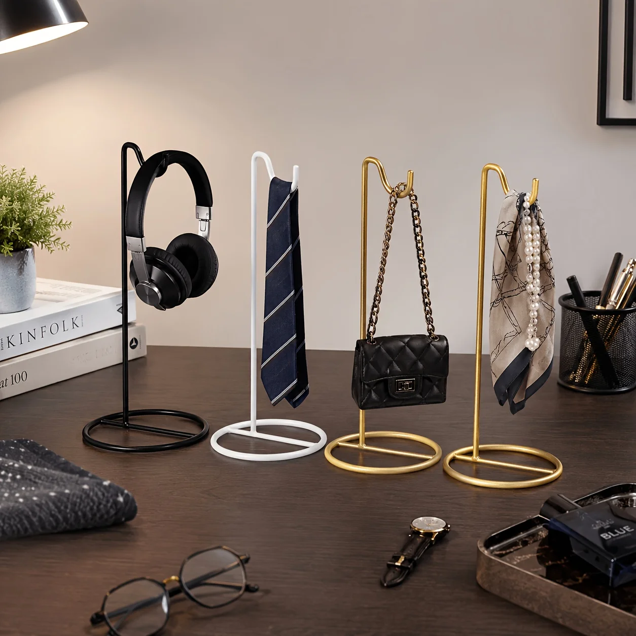 Handtaschenhalter und Ausstellungsständer: Hängeregal zur Präsentation von Taschen, Geldbörsen und Kranzdekorationen, Verstellbarer Hakenständer für Tischplatte und Schrank