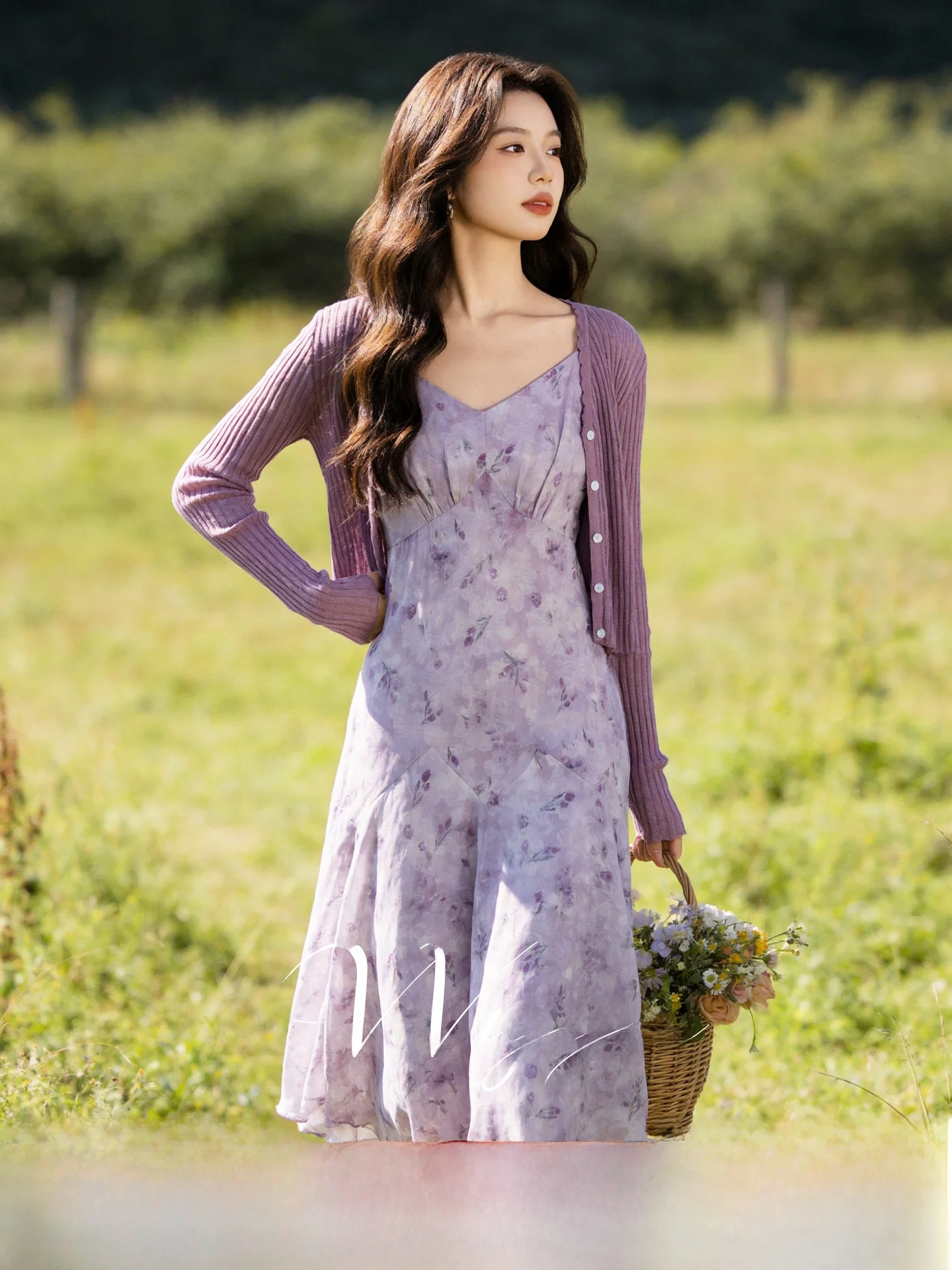 

Потрясающий летний вязаный комплект для женщин: топ с V-образным вырезом и цветочным принтом, с открытыми плечами, и брюки с высокой талией, повседневный, с длинными рукавами, из полиэфирного волокна.