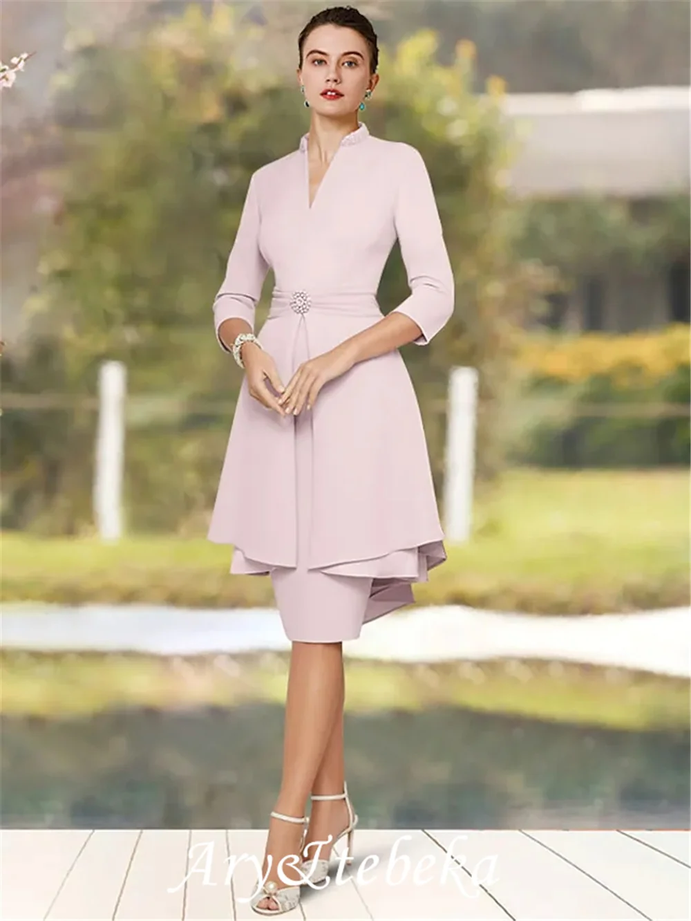 Mother of the Bride Dress Elegant V Neck Knee Length Stretch Chiffon 3/4 Length Sleeve with Beading Crystal Brooch