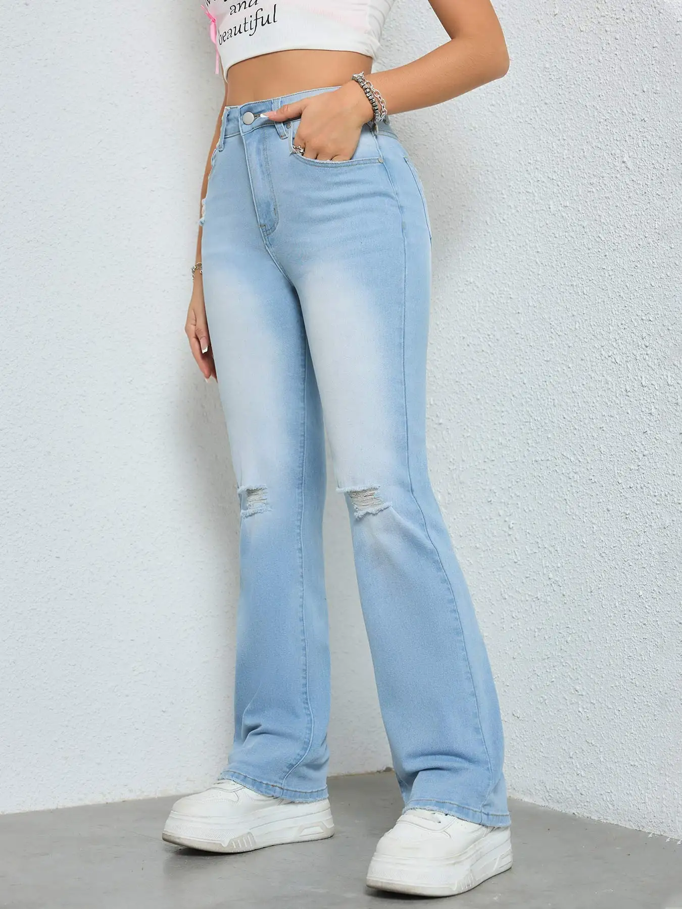 Calça jeans feminina elástica com cintura alta e curvada