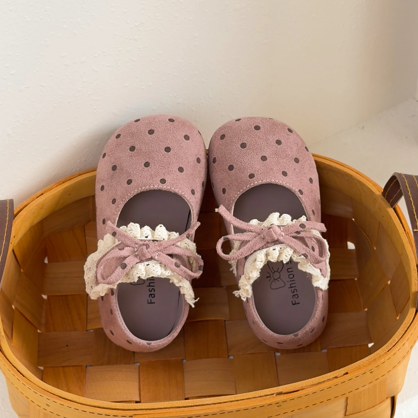 Toddler Girls Mary Jane Shoes, Polka Dot Faux Suede Princess Flats with Lace Bow, Soft Non-Slip Sole Kids Dress Wedding Party