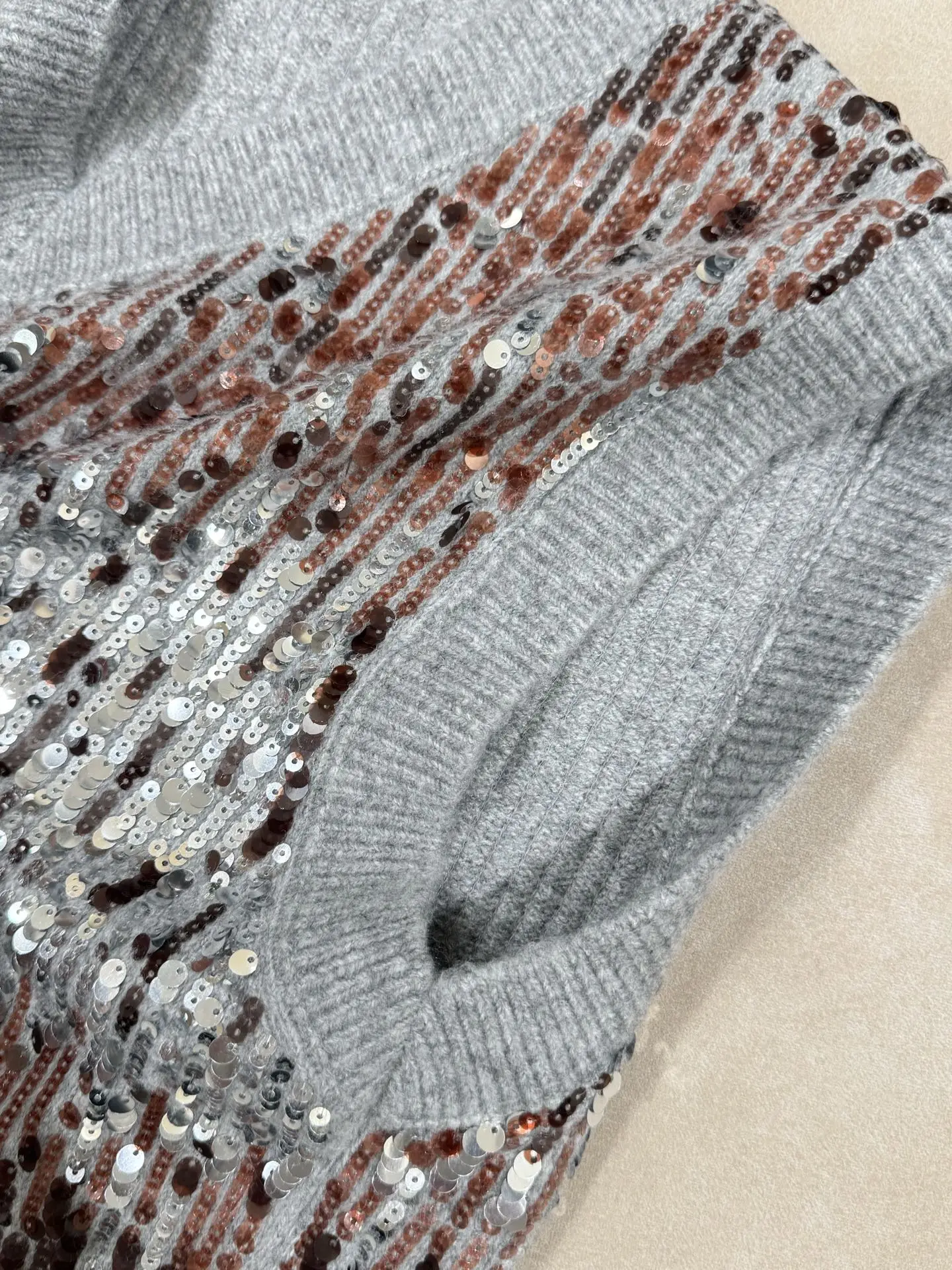 

Новый женский вязаный жилет с v-образным вырезом и блестками, шерстяной жилет, модные и универсальные повседневные топы