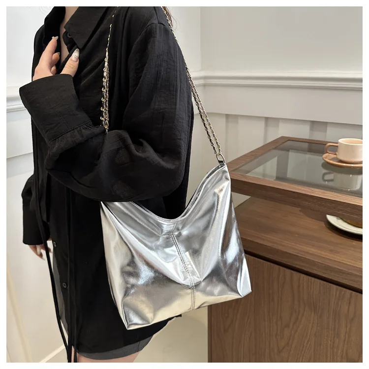 Advanced Texture Large Capacity Bag for Women Fashionable Retro Single Shoulder Crossbody Commuting Tote Bag