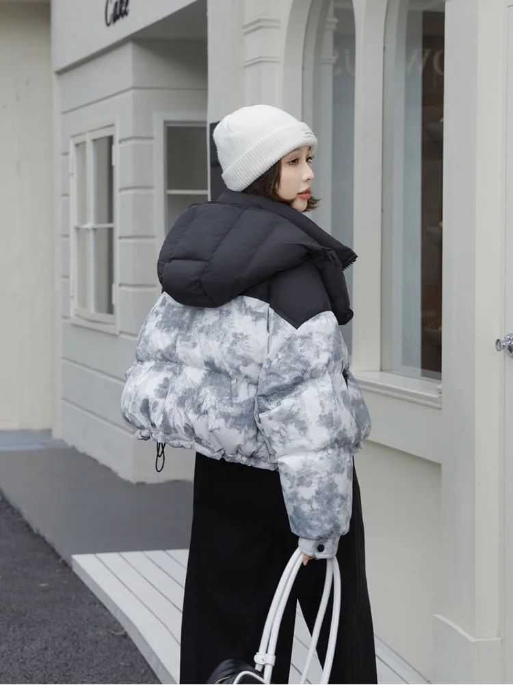 2025 Nuovo inverno stampato piumino da donna corto con cappuccio cravatta tinta design cappotto di pane addensato caldo piumino d'anatra bianco