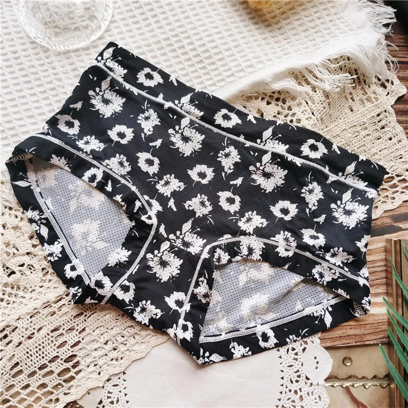 Fashionable Breathable Mesh Cute Printed Bag Hips Comfortable Mid-waist Ice Silk Breathable Women\'s Underwear Milk Silk Panties