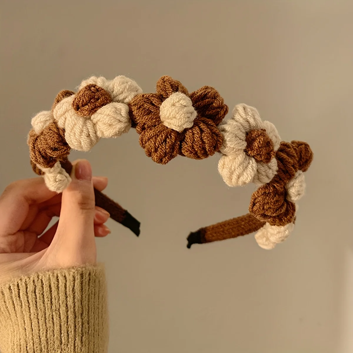 

1 pack, women's cute flower wool headband, autumn and winter knitted, face wash, pressure hair, headband and hair accessories.