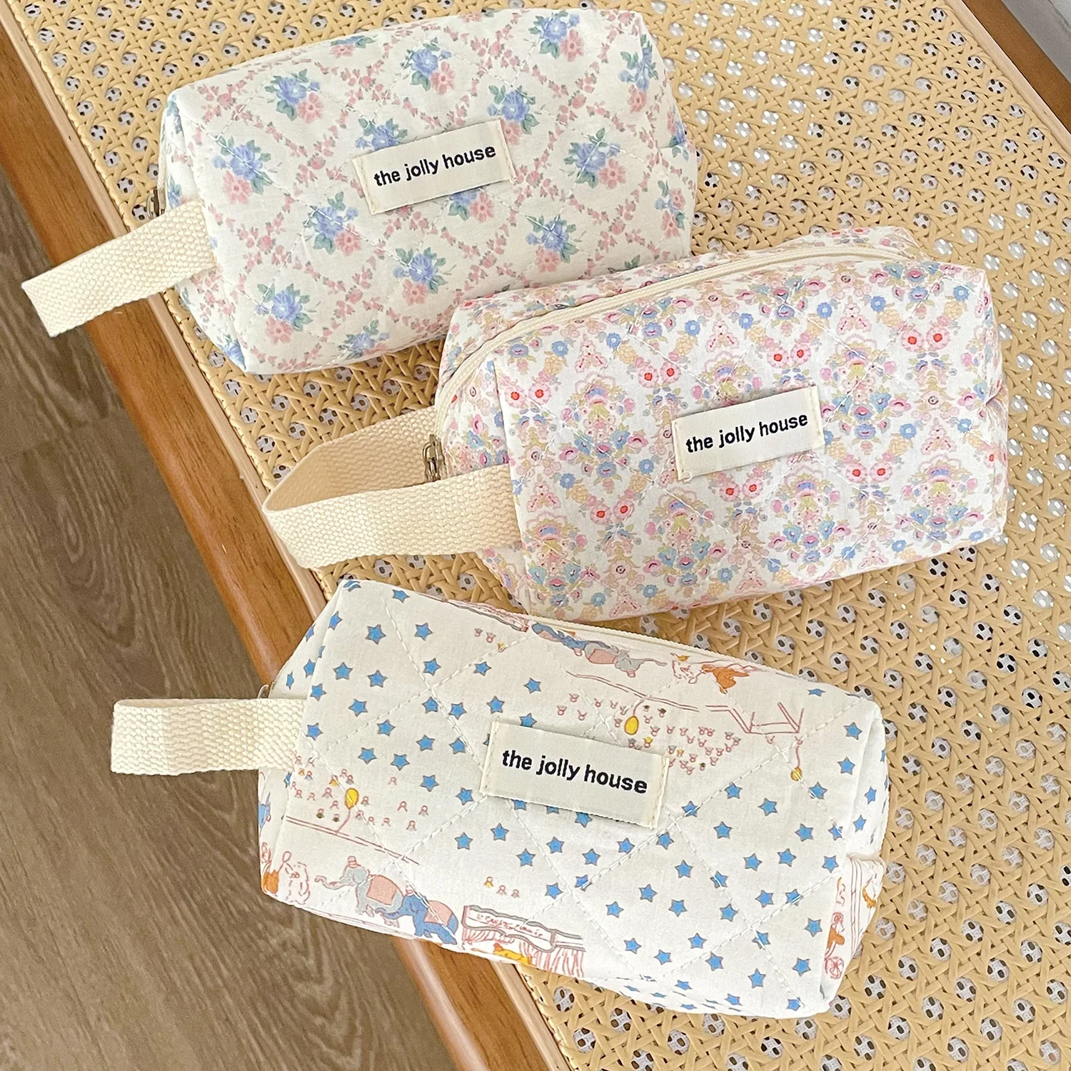 Flower Women\'s Cosmetic Bag Large Capacity Ladies Makeup Storage Bags Letter Label Sewing Thread Female Clutch Purse Handbags