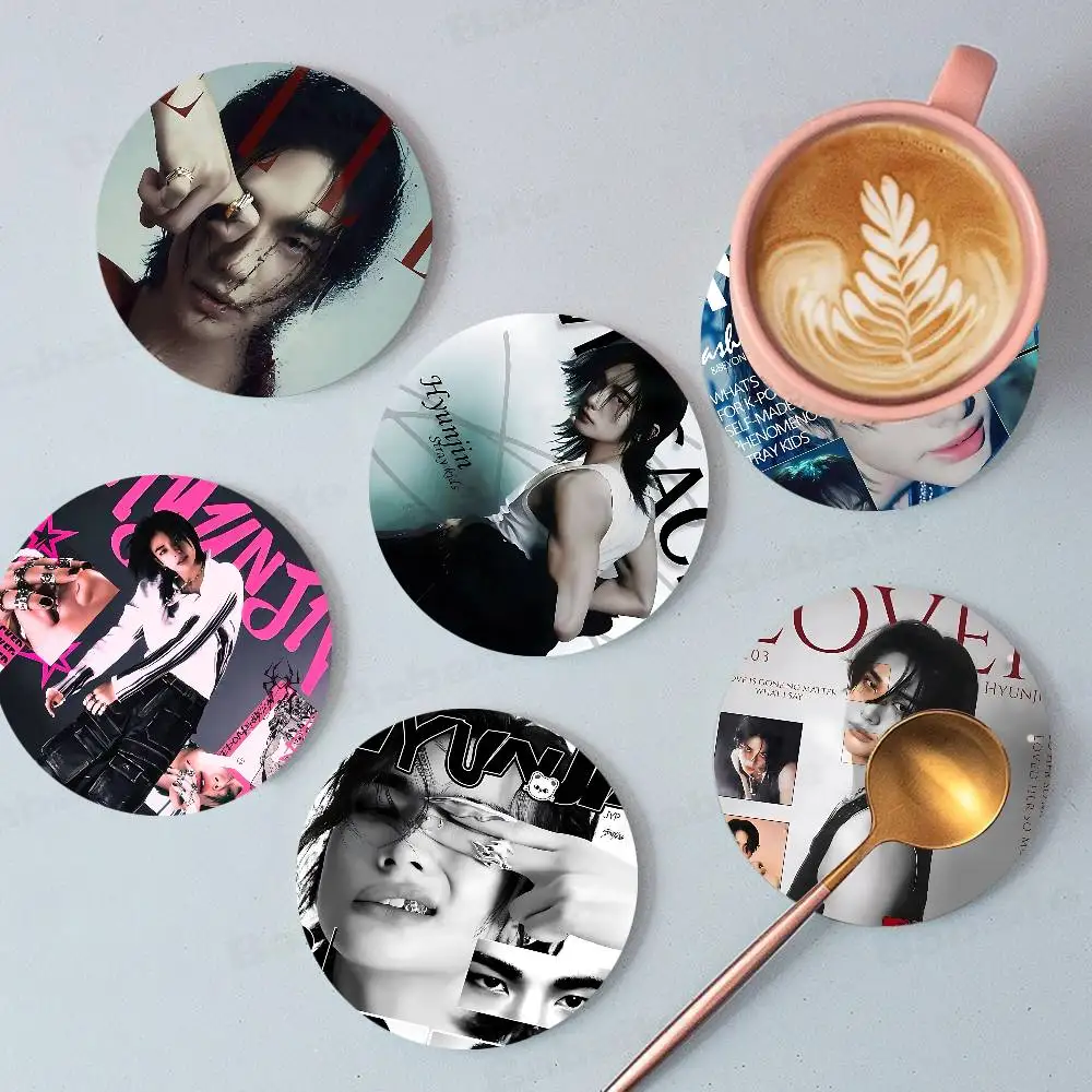 Kpop HYUNJIN Vintage Wooden Designs for Coffee & Tea, Washable Art Pieces for Cozy Home Cafe