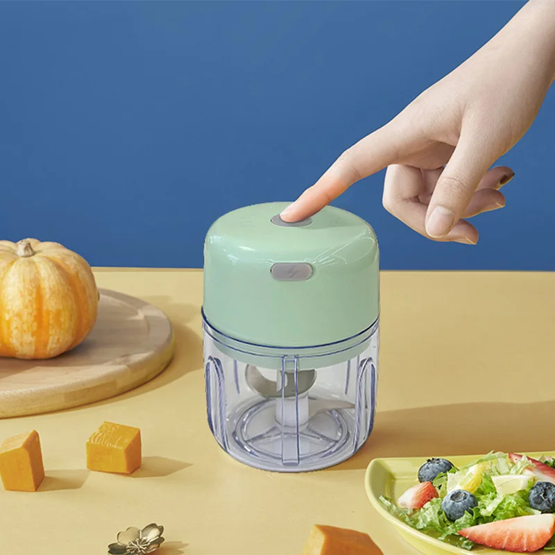 250ml mini rechargeable garlic chopper and meat grinder, durable and sturdy, suitable for grinding garlic, chili, onions, ground meat, nuts, and more