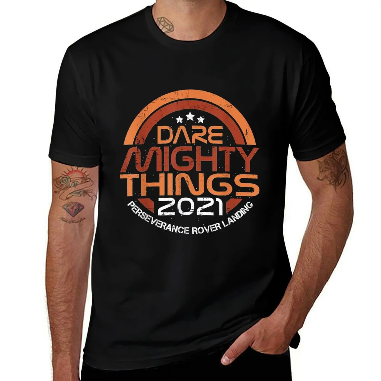 T-shirt à manches courtes décontracté pour tous les jours avec message secret Dare Mighty Things Perseverance Mars Rover