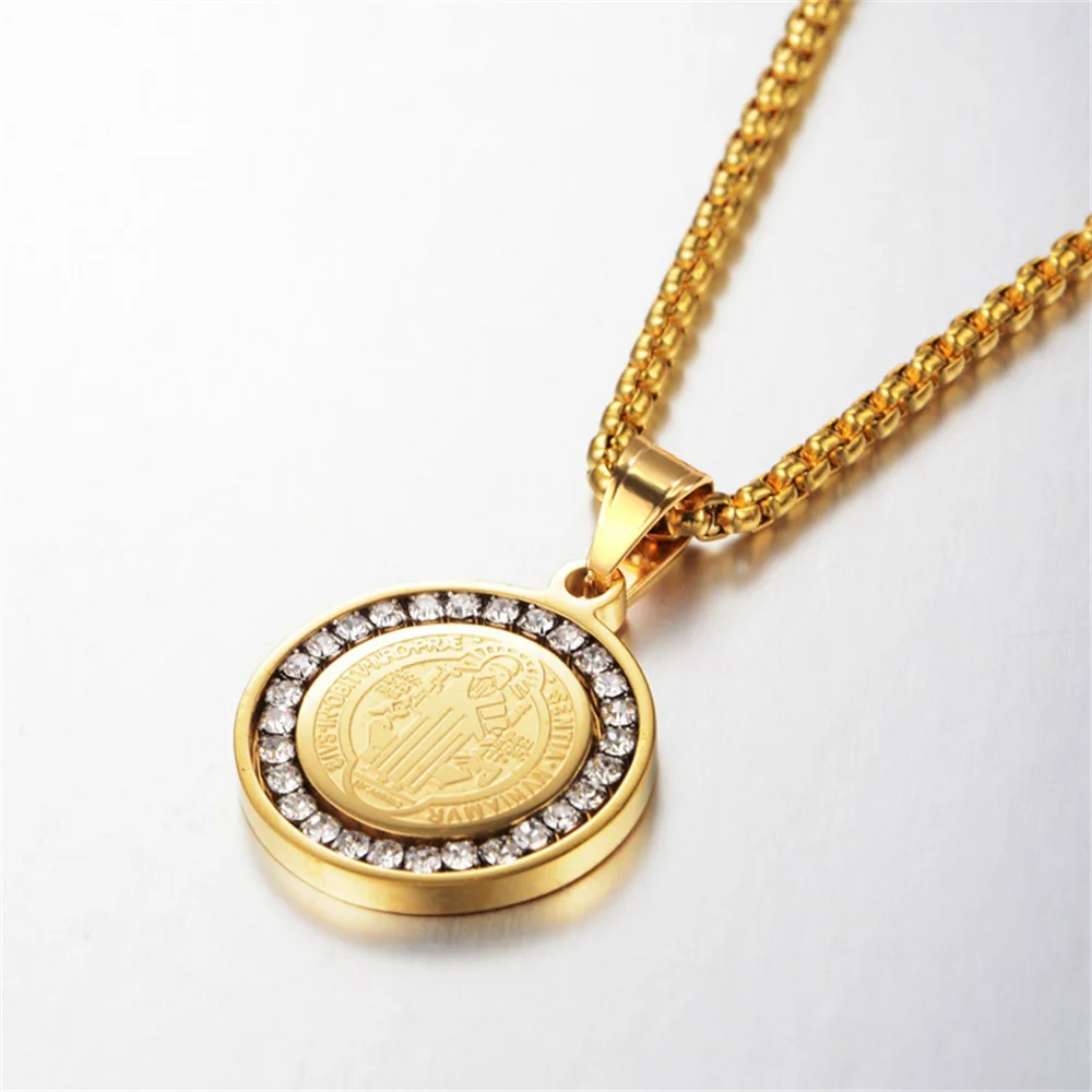 Religiöse San Benito Heilige Medaille Anhänger Gold Farbe Edelstahl Zirkon Jesus Kreuz Runde Halskette für Männer Frauen Schmuck Geschenk