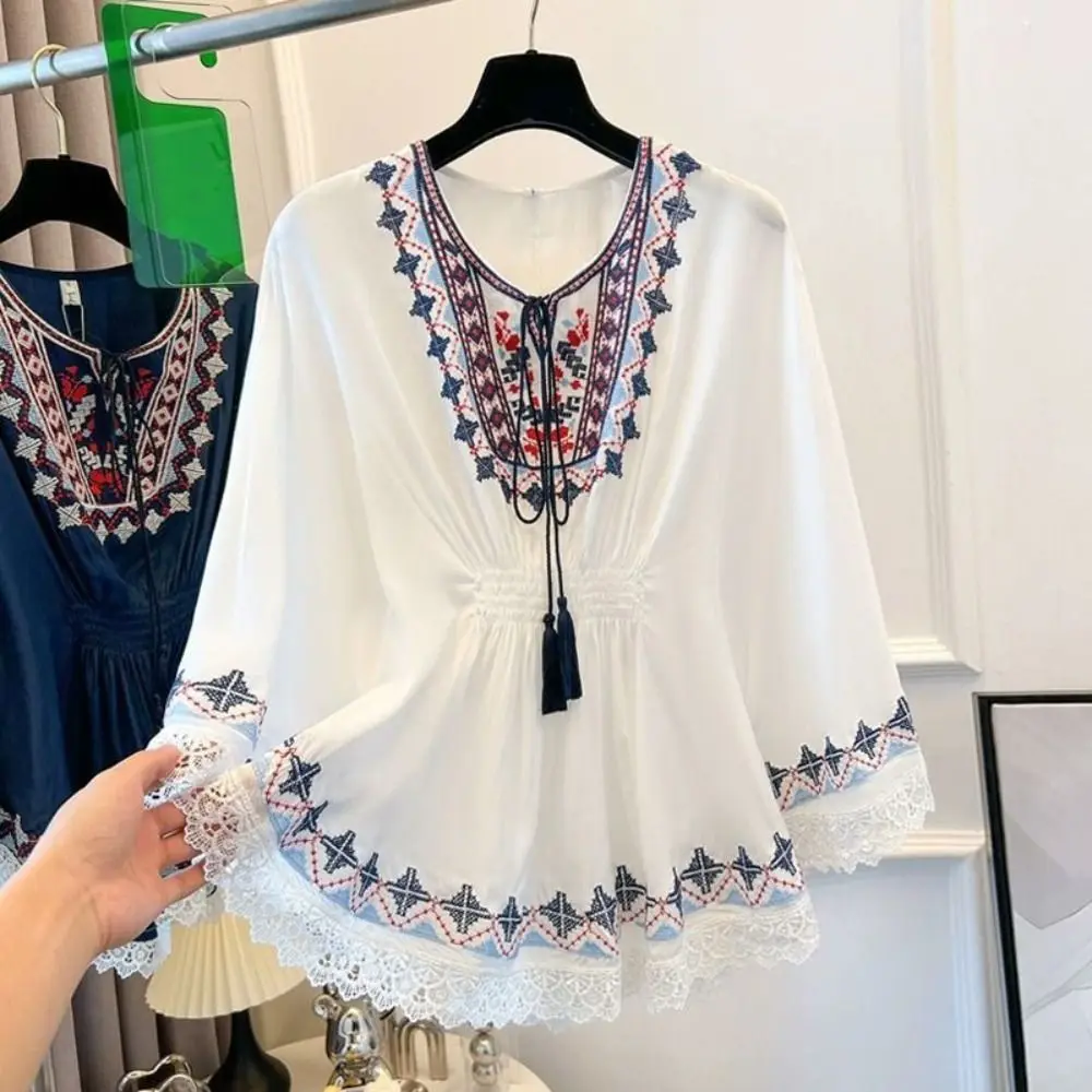 

Модная футболка в богемном стиле на шнуровке с кисточками, свободная футболка с короткими рукавами и вышивкой, блузки с высокой талией, топы в этническом стиле, летние топы