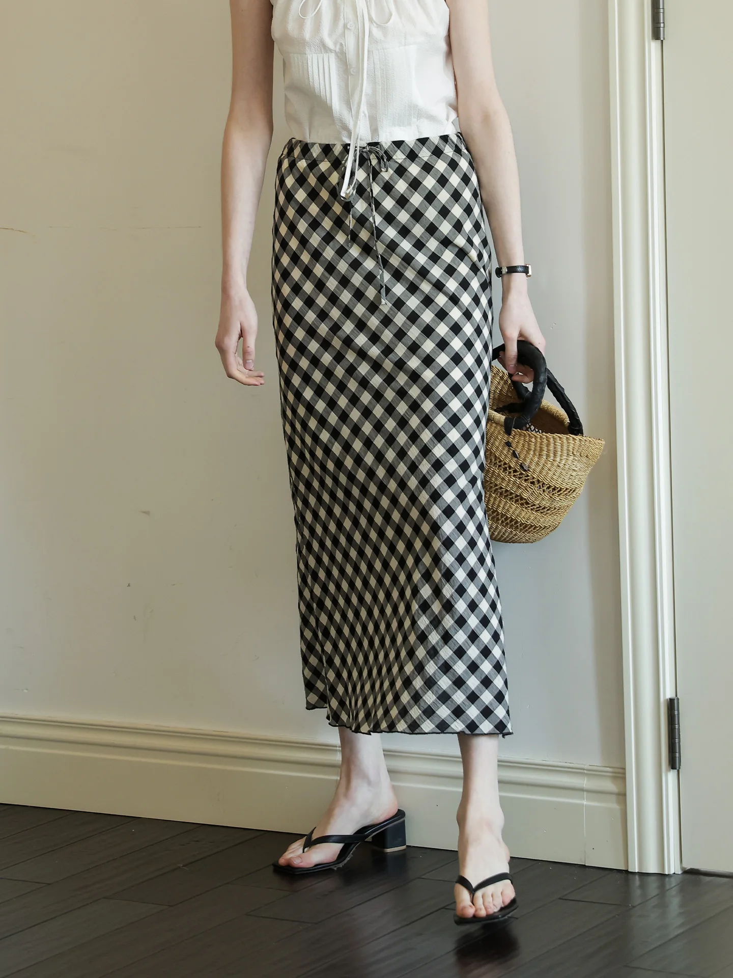 

Spring White Vintage Black And White Plaid Side Split Straight A-Line Midi Skirt Women's Summer New Style Cotton Straight Tub...