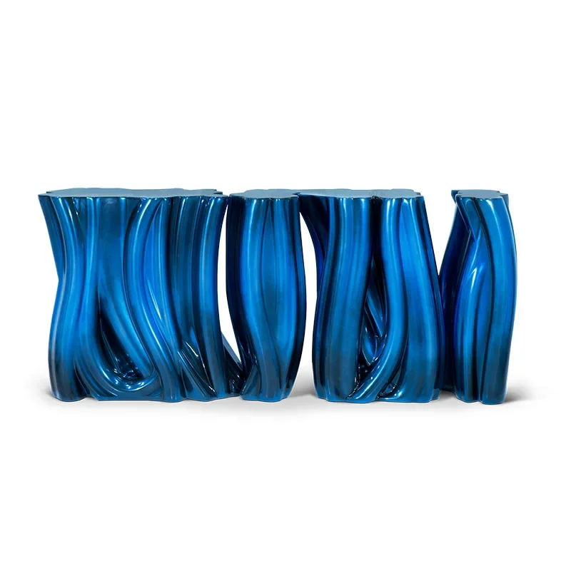 

Light luxury special-shaped fiberglass entrance table is opposite the door and against the wall Designer villa entrance aisle