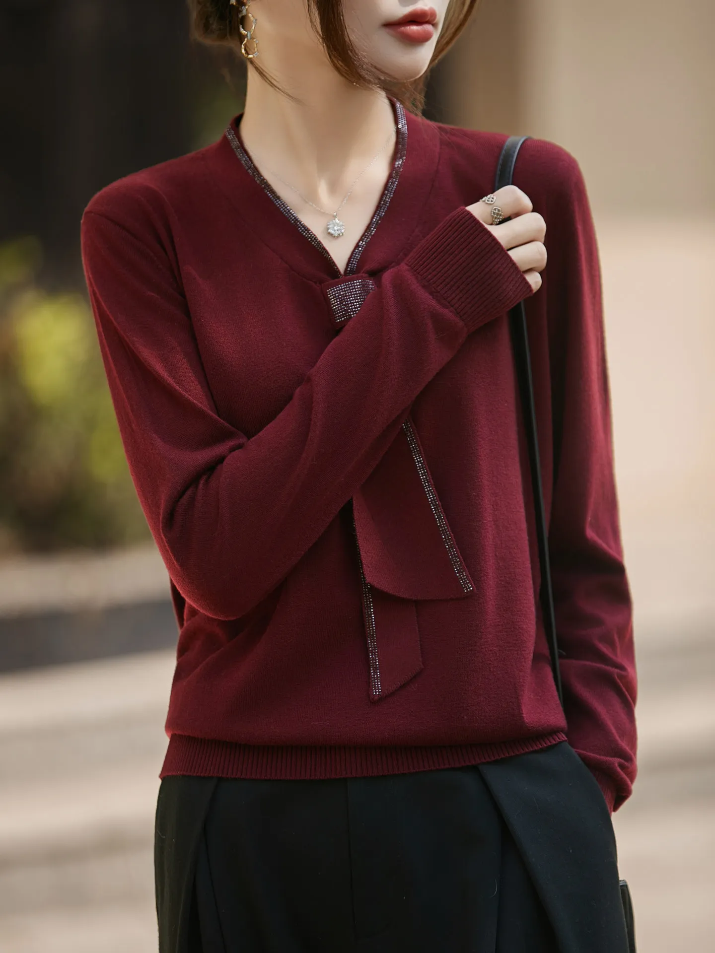 Elegant V-Neck Knitted Sweater Women's Base Layer Fashionable Drill Autumn New Style Age-Defying Ribbon Knitwear
