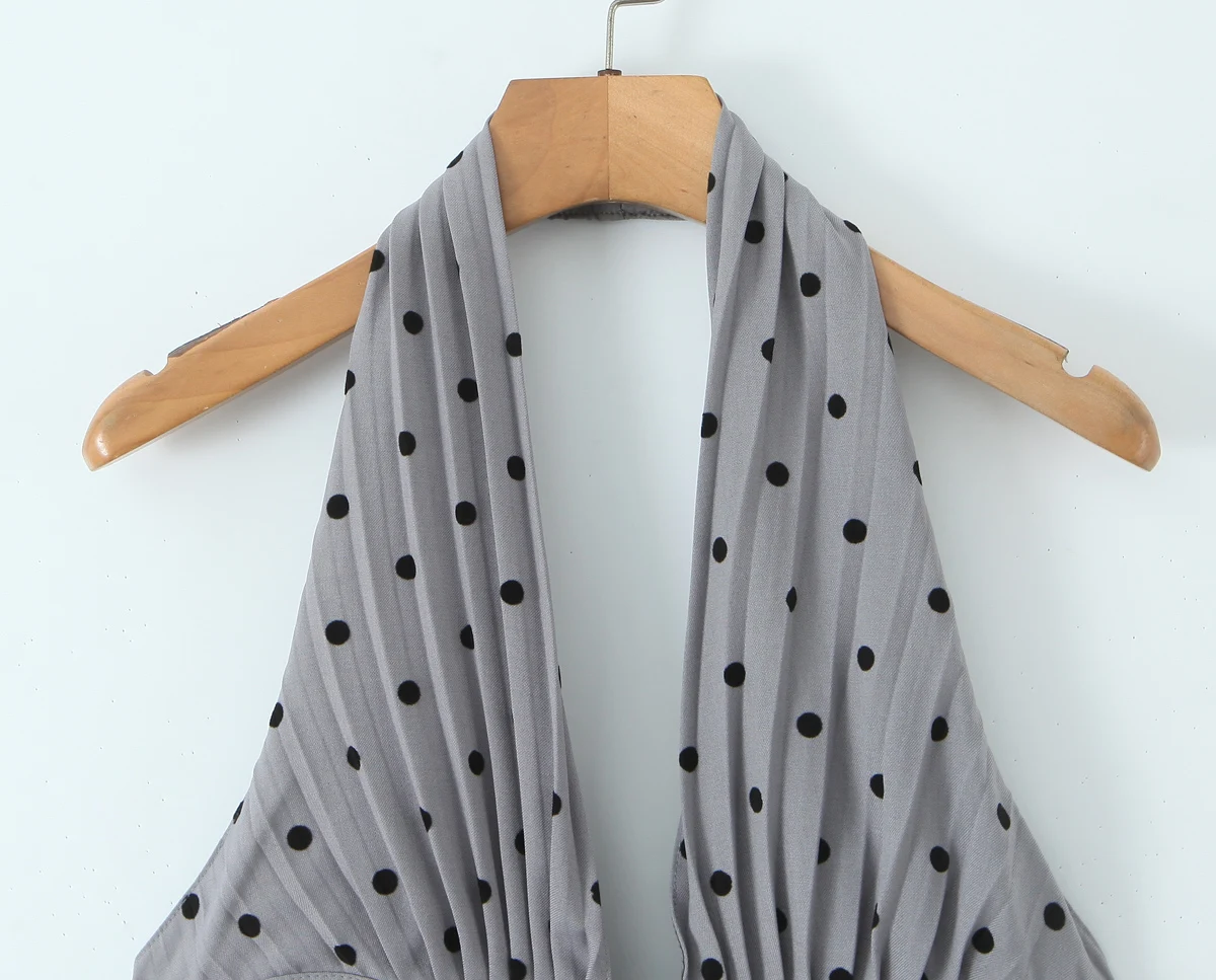 2025 セクシーなグレー植毛ドット V ネックプリーツシャーリングホルタードレス女性背中の開いたスリムローウエストスイング夜会服ショートドレスローブ