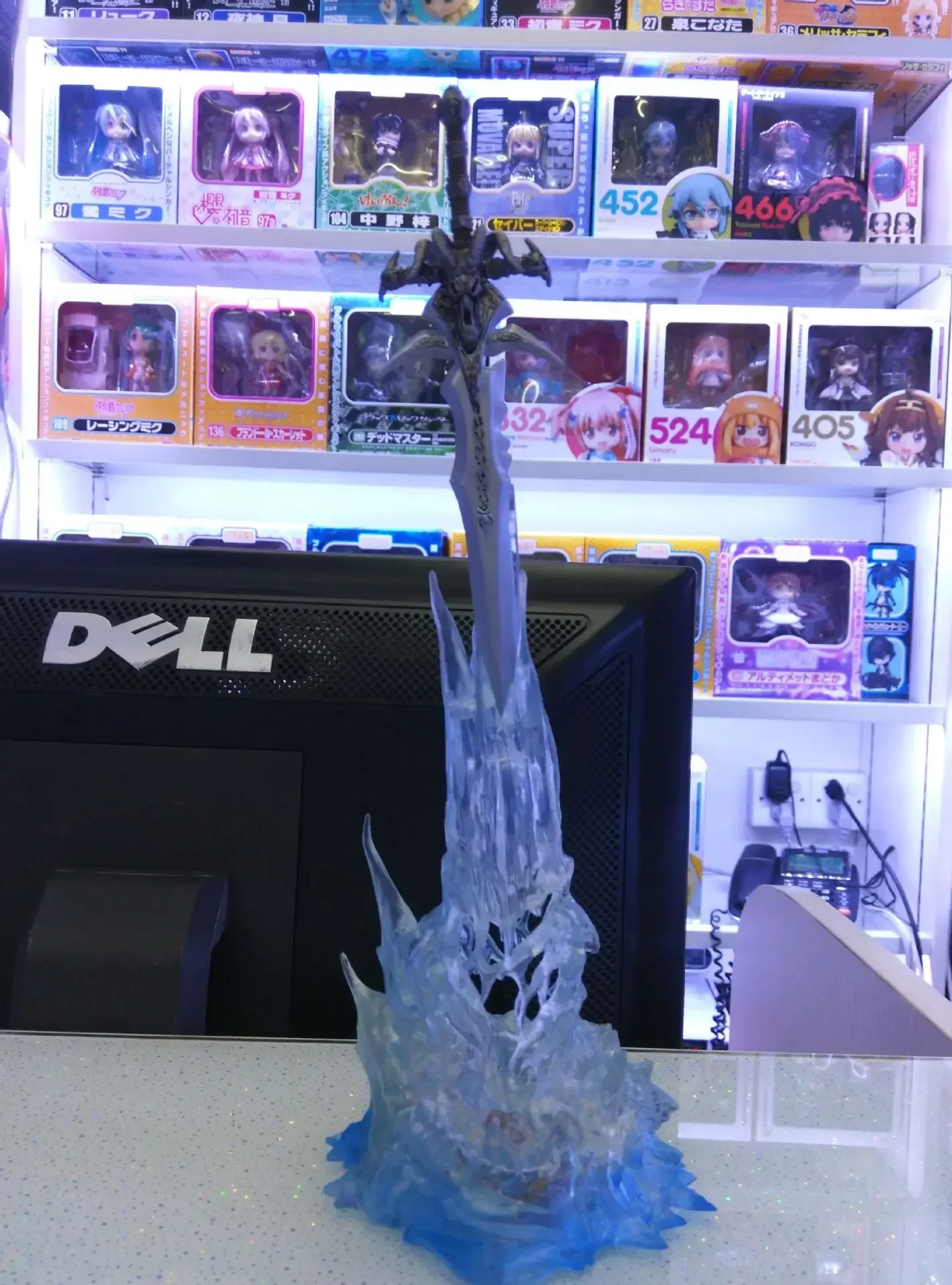 

[Funny] Game WOW Lich King Sword Frostmourne Action Figure LED light statue Collectible Model PVC Toy kids child gift