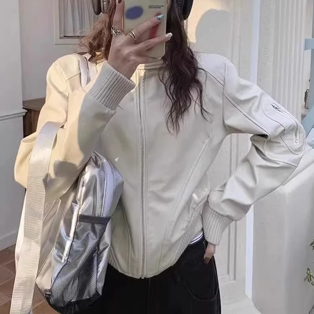 Giacca corta da donna in pelle PU bianca nuovo stile retrò premium primavera autunno design con cerniera senso cappotto in pelle da motociclista alla moda