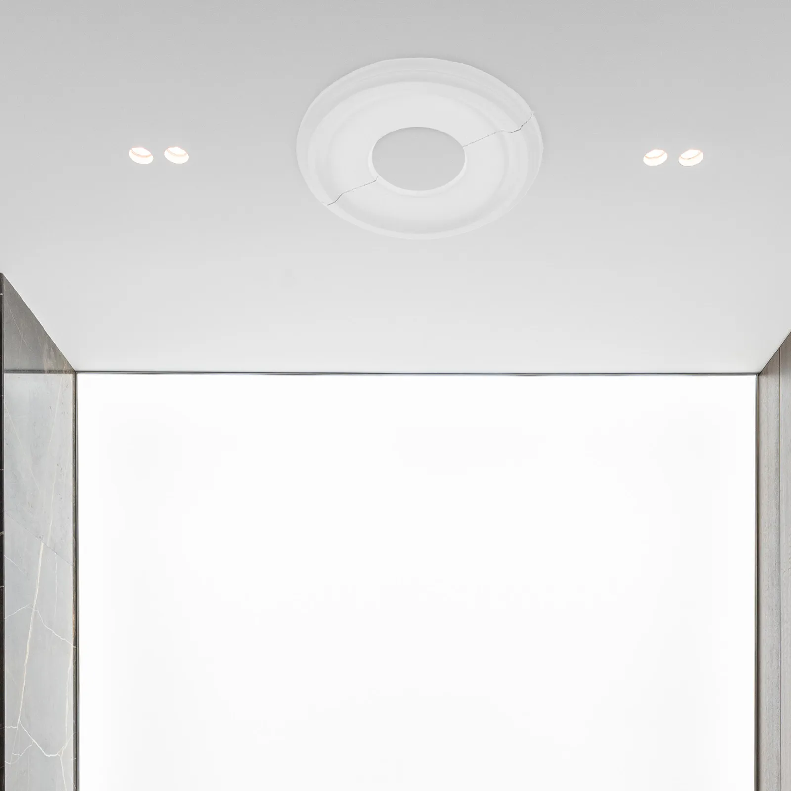 

Decorative Ceiling Light Medallion 1 Unit Easy to Clean Round Cover Plate for Chandelier Ceiling Fan Mounting Plate