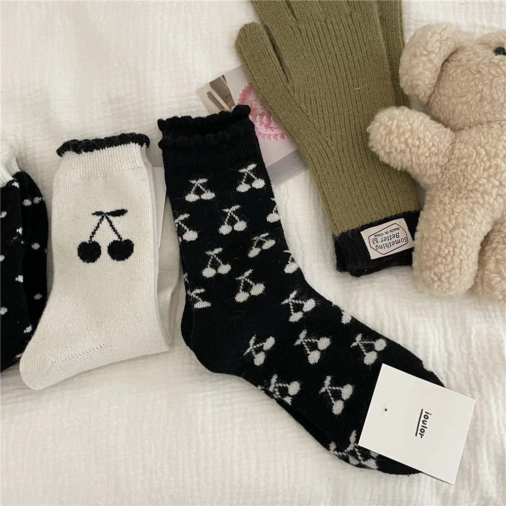 

Autumn and Winter Cute Polka Dot Mid Tube Socks for Women Japanese Girls Fashion Warm Socks Calcetines Mujer Носки Женские