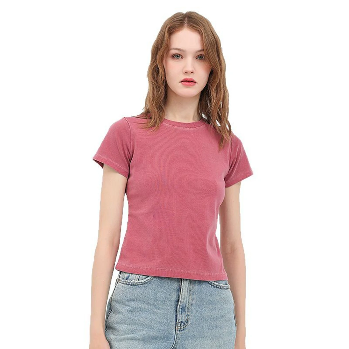 เสื้อครอปสำหรับผู้หญิง เสื้อยืดทรงเข้ารูปทันสมัยสำหรับฤดูร้อน เสื้อยืดคอกลมแขนสั้นระบายอากาศได้ดี