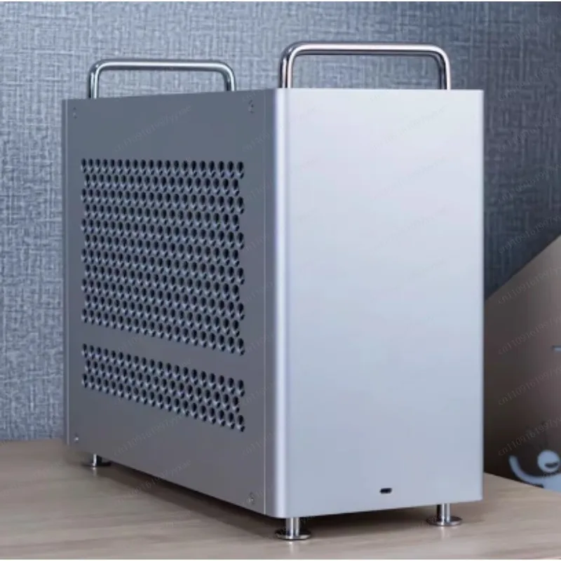 

Профессиональный цельноалюминиевый корпус MATX, портативный и компактный дизайн, совместим с настольными ПК в стиле Apple для самостоятельной сборки.
