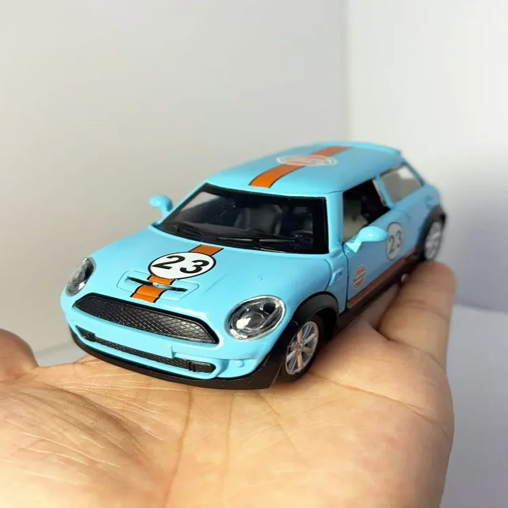 1: 32 طلاء سبيكة صغيرة رقم. 23 نموذج سيارة سباق كلاسيكي مع نموذج سيارة مفتوح الباب المجدد