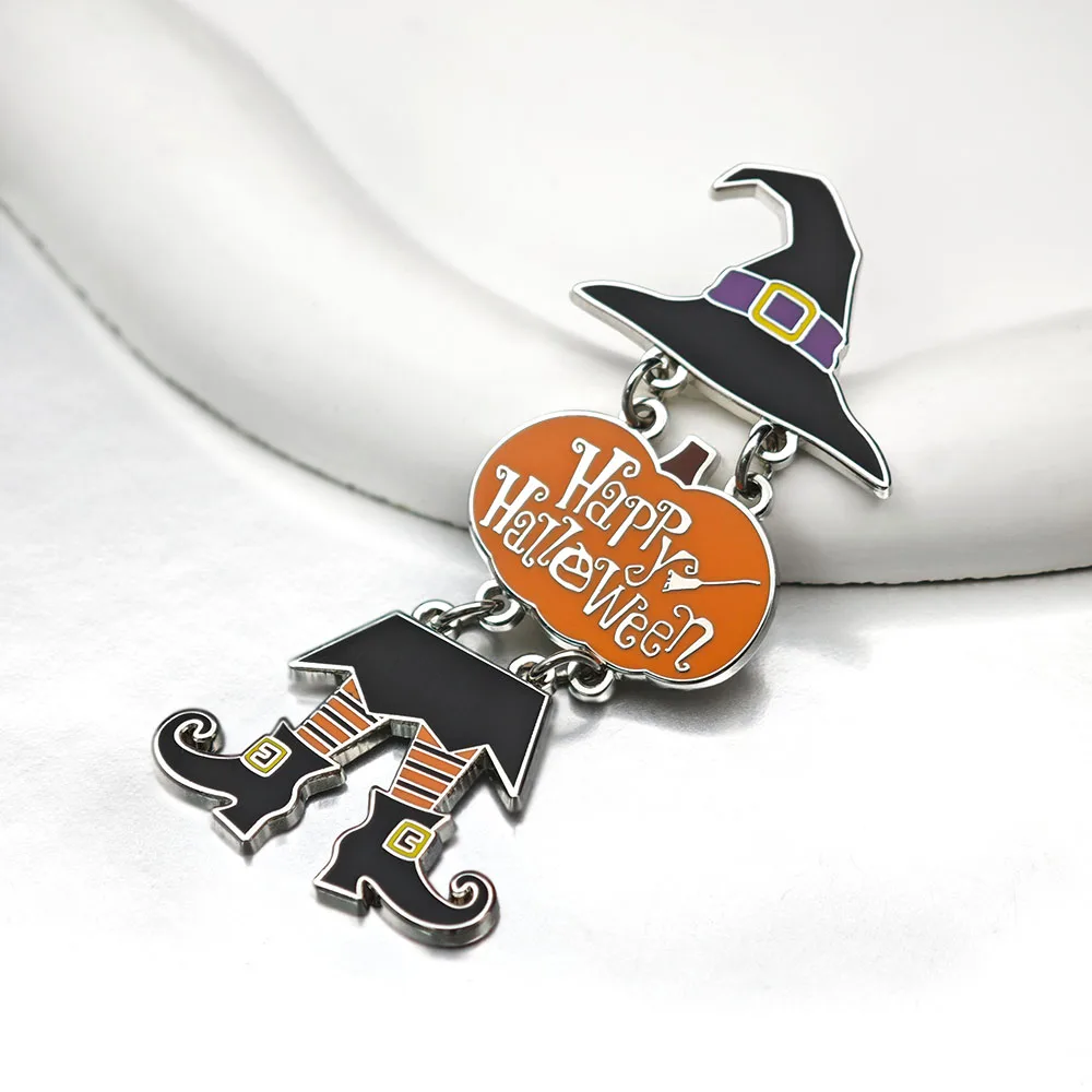 Happy Halloween Metall-Emaille-Anstecknadel mit hängendem Hexenhut, Brosche mit Kettenverbindung, Kürbis-Abzeichen, bewegliche Beine, Reversnadeln, Festivalgeschenk – Detail 9