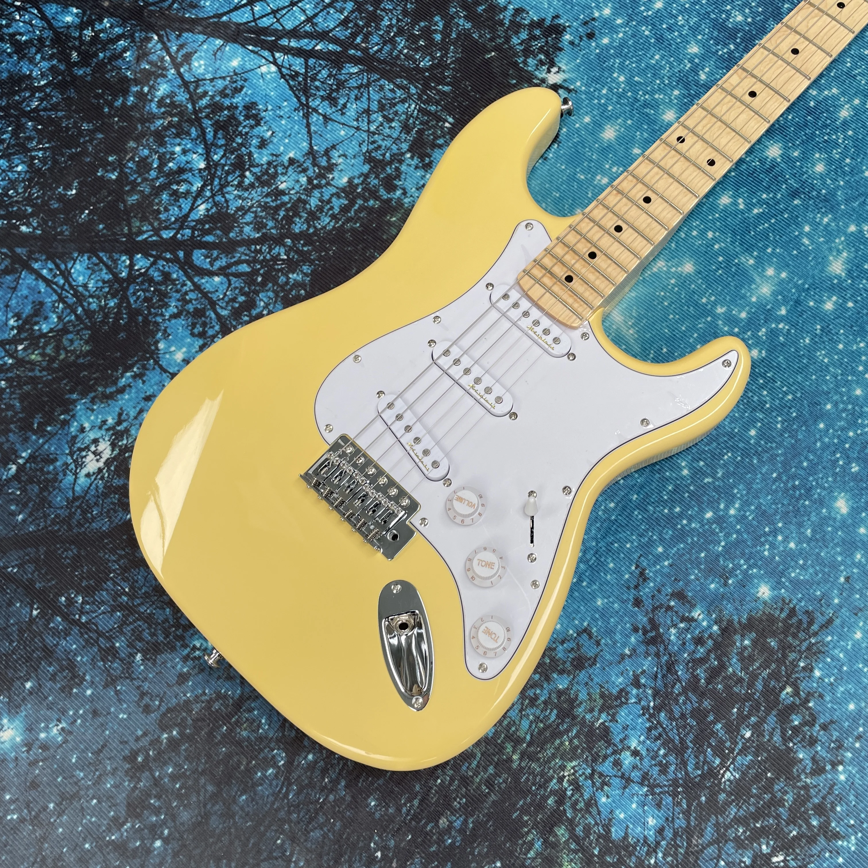 

Ярко-желтая электрогитара, гитары с кленовым грифом, электрогитара с звукоснимателями (SSS)