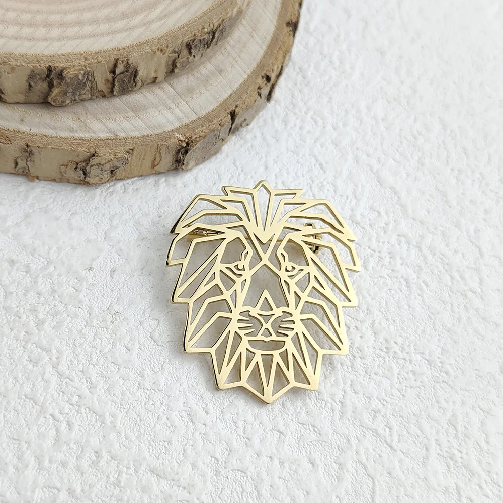 Trendy and fashionable lion head hollow design stainless steel brooch, retro niche pin, high-end sense, simple and atmospheric