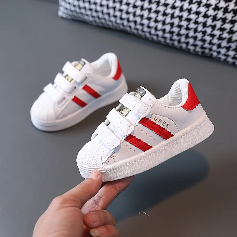 Kindersneakers Kindermode Ontwerp Witte antislip vrijetijdsschoenen voor jongens Meisjes Haak Ademende sneakers Peuter buitenschoen