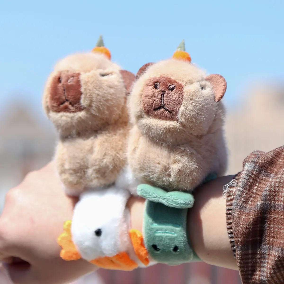 

Kawaii Capybara Slap Bracelet Wrist Doll Cute Small Plush Toy Bracelet Figure Gift for Girls Women Birthday Present