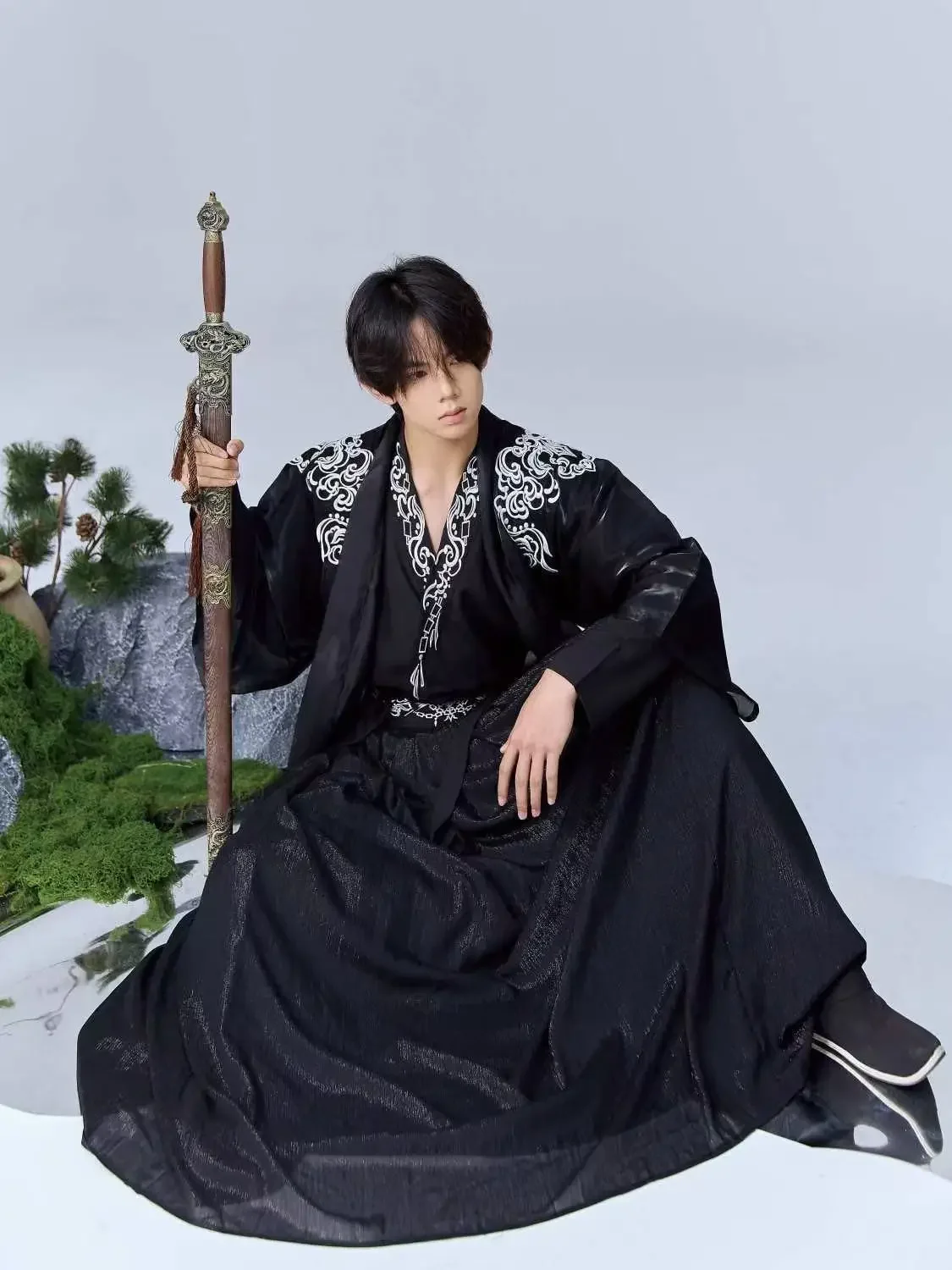 تنورة Hanfu التقليدية من سلالة سونغ Changgan Temple Beizi ملابس تنكرية رائعة للأولاد مطرزة أصلية للرجال باللون الأسود